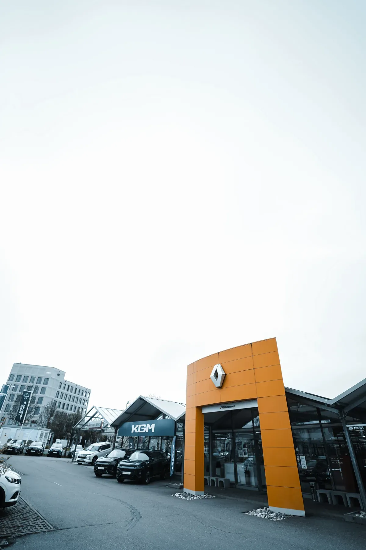 Autohaus mit Fahrzeugbestand