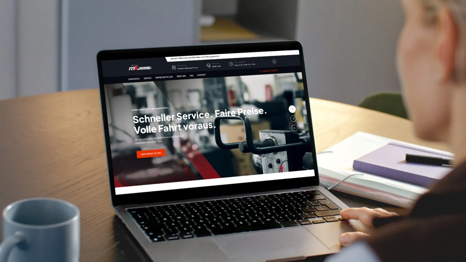 Laptop mit der Website von MK Reifen- & Fahrzeugservice