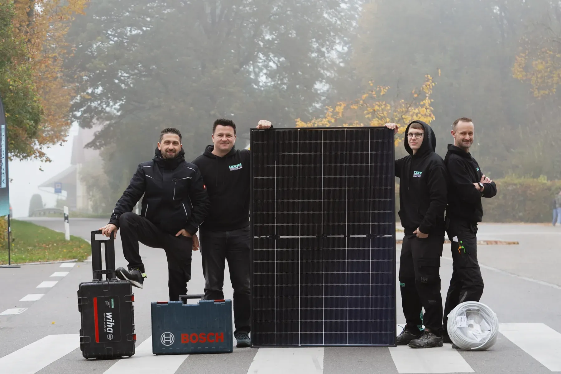 Team mit technischer Ausrüstung