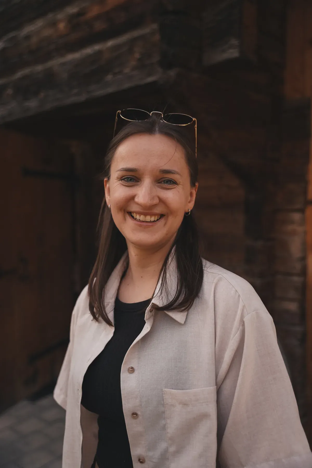 Portrait einer Frau im Freien